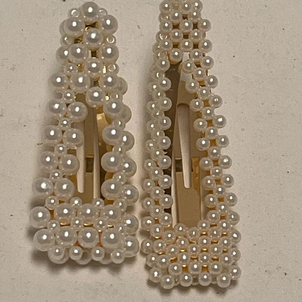 🌻$11 DEAL! 🌻 Elegant Pearl Hair Clips